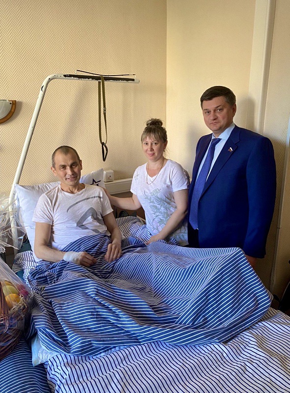 Иван Квитка навестил земляка, раненого в ходе спецоперации